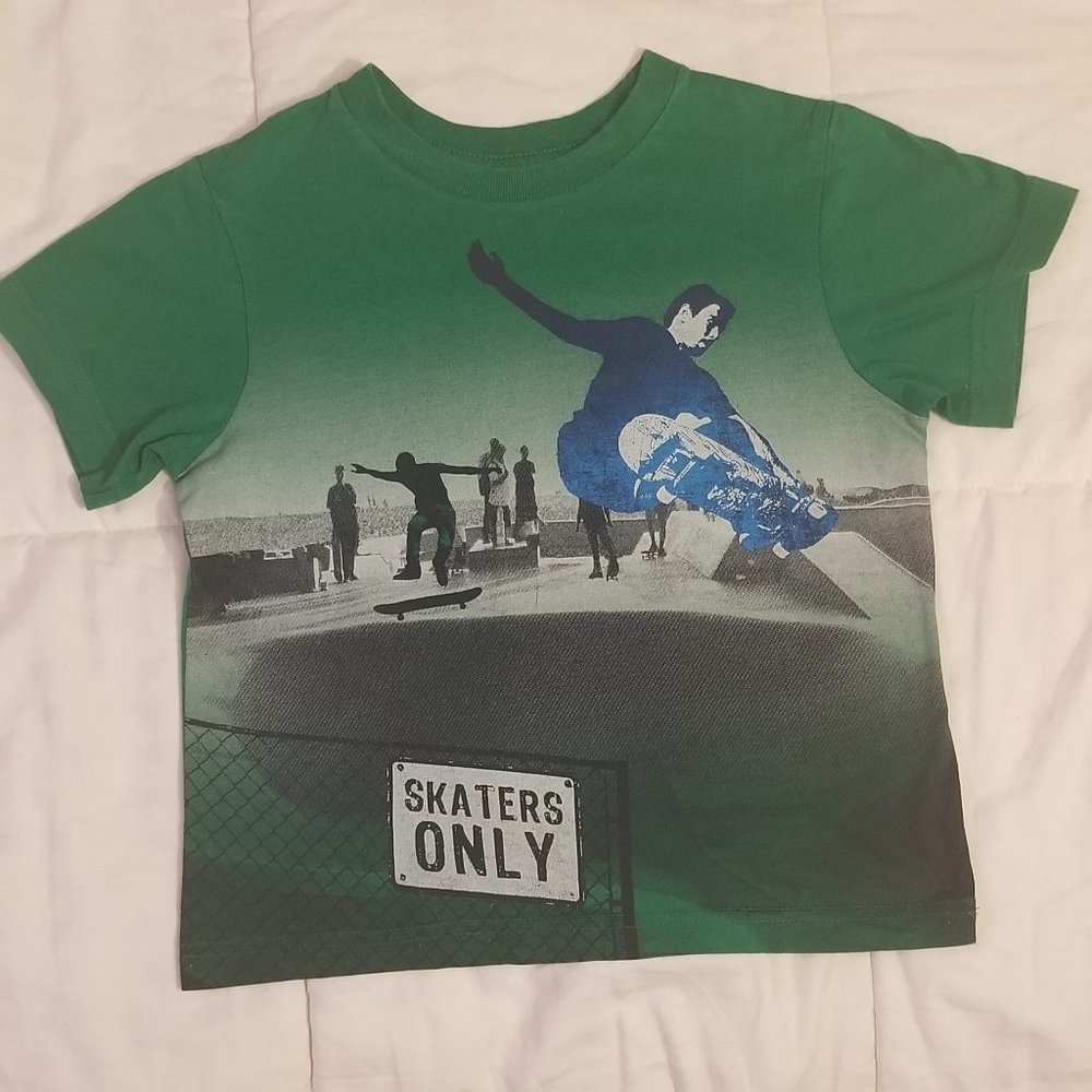 Children's Place Boys Graphic Green tshirt size 4